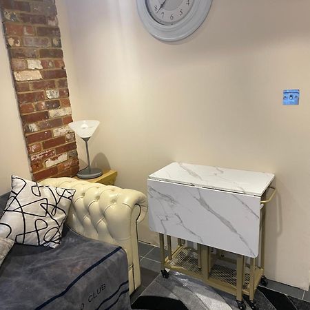 Flat 3 Meadow View Cozy Getaway Lägenhet Hurst Exteriör bild